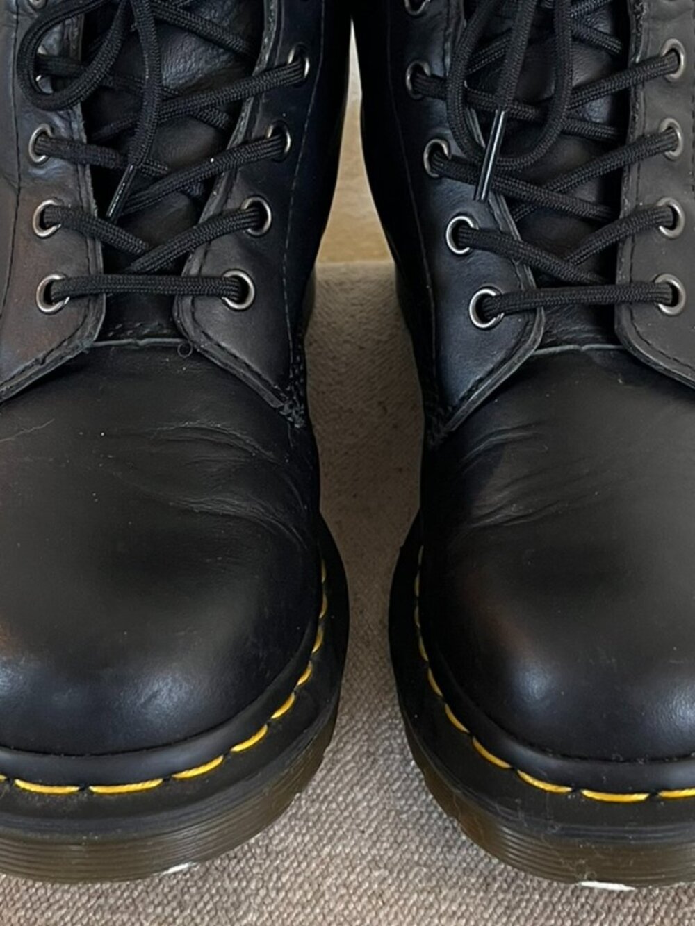 Dr. Martens Woman's Airwair 11821 Black Leather Combat Ankle Boots Sz 9 - Picture 13 of 13